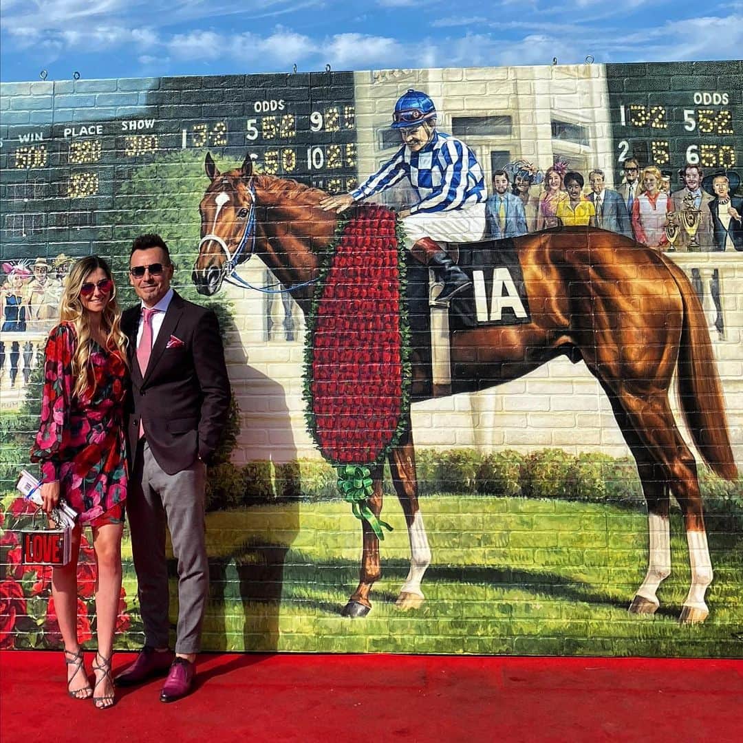ミカエル・ミシェルのインスタグラム：「Kentucky Oaks day 🌸🦄💖  #kentuckyoaks #secretariat #churchilldowns #love」