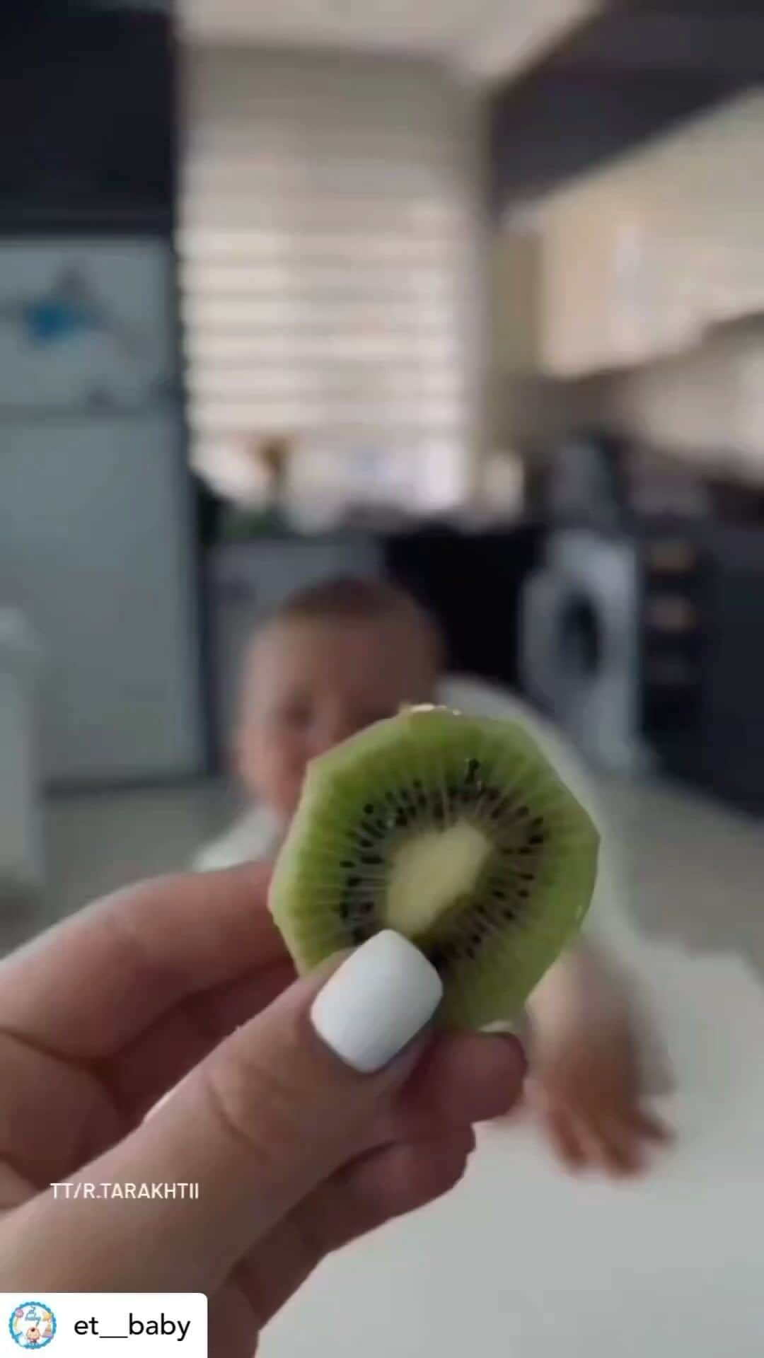 マリン・アッカーマンのインスタグラム：「Fun to try something new 🥝 #saturdayvibes」