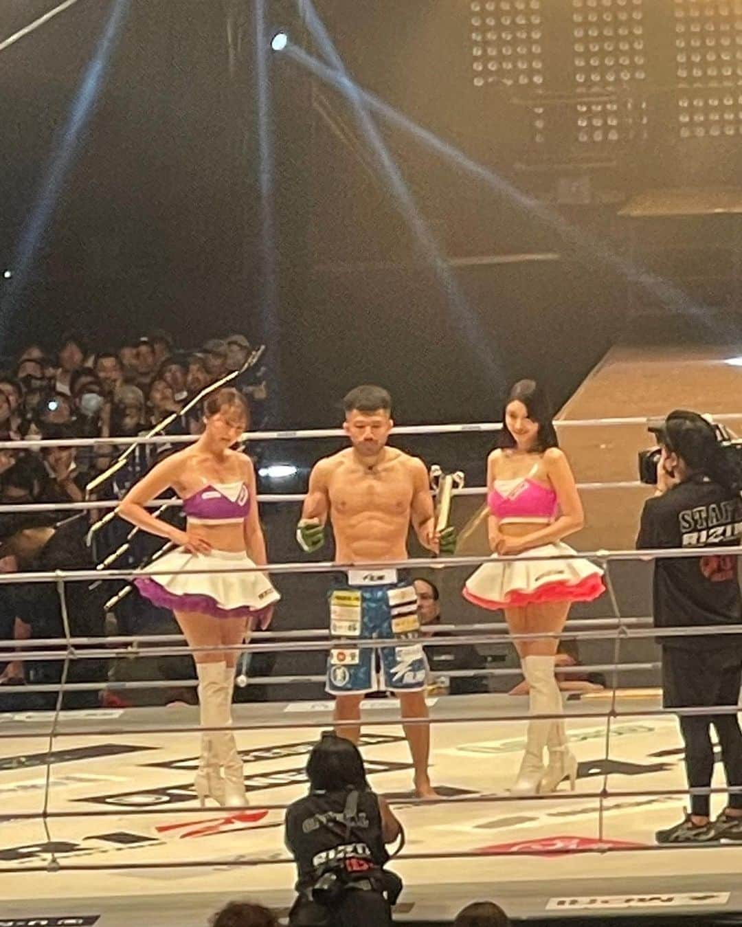 青木まりなさんのインスタグラム写真 - (青木まりなInstagram)「2023/5/6 (sat) RIZIN.42 in 有明アリーナ  会場にお越しくださった皆様、 PPV視聴してくださった皆様、 本当にありがとうございました🙇🏻‍♀️💜  今日もたくさんの感動がありました‼︎ ドラマチックな試合が盛りだくさんで本当最高でした😭🔥 全選手の皆さんに、感謝とリスペクトでいっぱいです‼︎  そして、会場を最高に盛り上げてくださった皆様、 ありがとうございました🥹🔥  　 RIZINに携われてることが 改めて、とても幸せに感じています🥲  RIZINガール2022としての任期は 残りわずかです。。。  最後まで全力で楽しみながら 一緒に盛り上げていきたいです🙌🏻❤️‍🔥 　　  次のRIZINの大会は 6/24 (sat) in 北海道 🛩  メインカードは、 フェザー級タイトルマッチ クレベル・コイケ 選手 🆚 鈴木千裕 選手  そして、本日発表されました ムエタイルールでの 梅野源治 選手 🆚  鈴木宙樹 選手  　 来月も熱い大会になりそうですね🔥 是非みなさん、 北海道で盛り上がりましょう🙌🏻  　　 　　 #RIZIN #RIZIN42 #RIZIN43     . . .  　　  #RIZINガール #RIZINガール2022 #ラウンドガール #ringgirl #キックボクシング #kickboxing #キックボクシング女子 #筋トレ女子 #筋トレ #トレーニング #ダイエット #training #diet #グラビア #グラビアアイドル #グラドル #ビジョビ #bijobi #gravure #guravureidol #偶像 #性感 #清秀 #性感 #美腿 #그라비아　#화보」5月7日 0時55分 - marinadesu0929