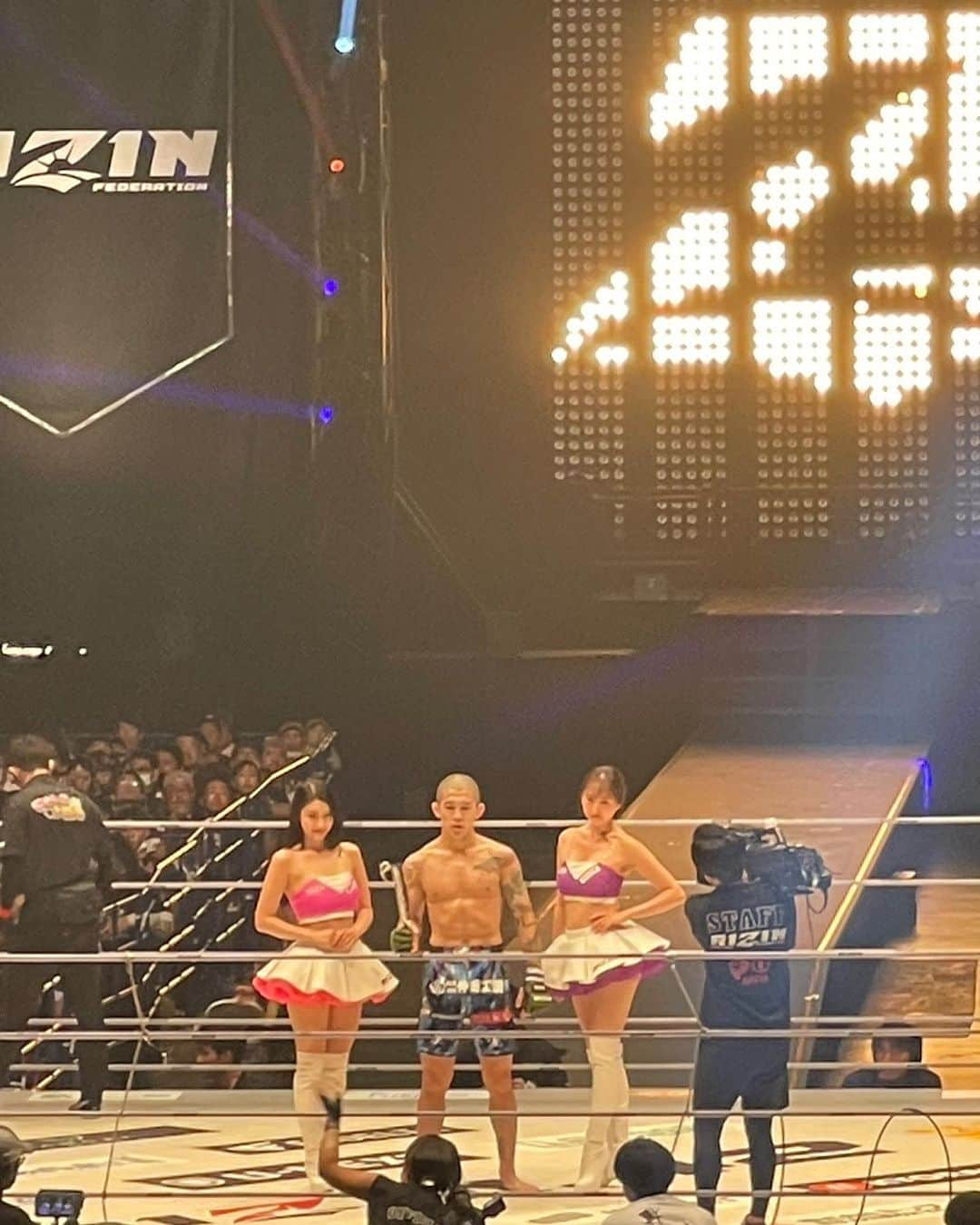 青木まりなさんのインスタグラム写真 - (青木まりなInstagram)「2023/5/6 (sat) RIZIN.42 in 有明アリーナ  会場にお越しくださった皆様、 PPV視聴してくださった皆様、 本当にありがとうございました🙇🏻‍♀️💜  今日もたくさんの感動がありました‼︎ ドラマチックな試合が盛りだくさんで本当最高でした😭🔥 全選手の皆さんに、感謝とリスペクトでいっぱいです‼︎  そして、会場を最高に盛り上げてくださった皆様、 ありがとうございました🥹🔥  　 RIZINに携われてることが 改めて、とても幸せに感じています🥲  RIZINガール2022としての任期は 残りわずかです。。。  最後まで全力で楽しみながら 一緒に盛り上げていきたいです🙌🏻❤️‍🔥 　　  次のRIZINの大会は 6/24 (sat) in 北海道 🛩  メインカードは、 フェザー級タイトルマッチ クレベル・コイケ 選手 🆚 鈴木千裕 選手  そして、本日発表されました ムエタイルールでの 梅野源治 選手 🆚  鈴木宙樹 選手  　 来月も熱い大会になりそうですね🔥 是非みなさん、 北海道で盛り上がりましょう🙌🏻  　　 　　 #RIZIN #RIZIN42 #RIZIN43     . . .  　　  #RIZINガール #RIZINガール2022 #ラウンドガール #ringgirl #キックボクシング #kickboxing #キックボクシング女子 #筋トレ女子 #筋トレ #トレーニング #ダイエット #training #diet #グラビア #グラビアアイドル #グラドル #ビジョビ #bijobi #gravure #guravureidol #偶像 #性感 #清秀 #性感 #美腿 #그라비아　#화보」5月7日 0時55分 - marinadesu0929