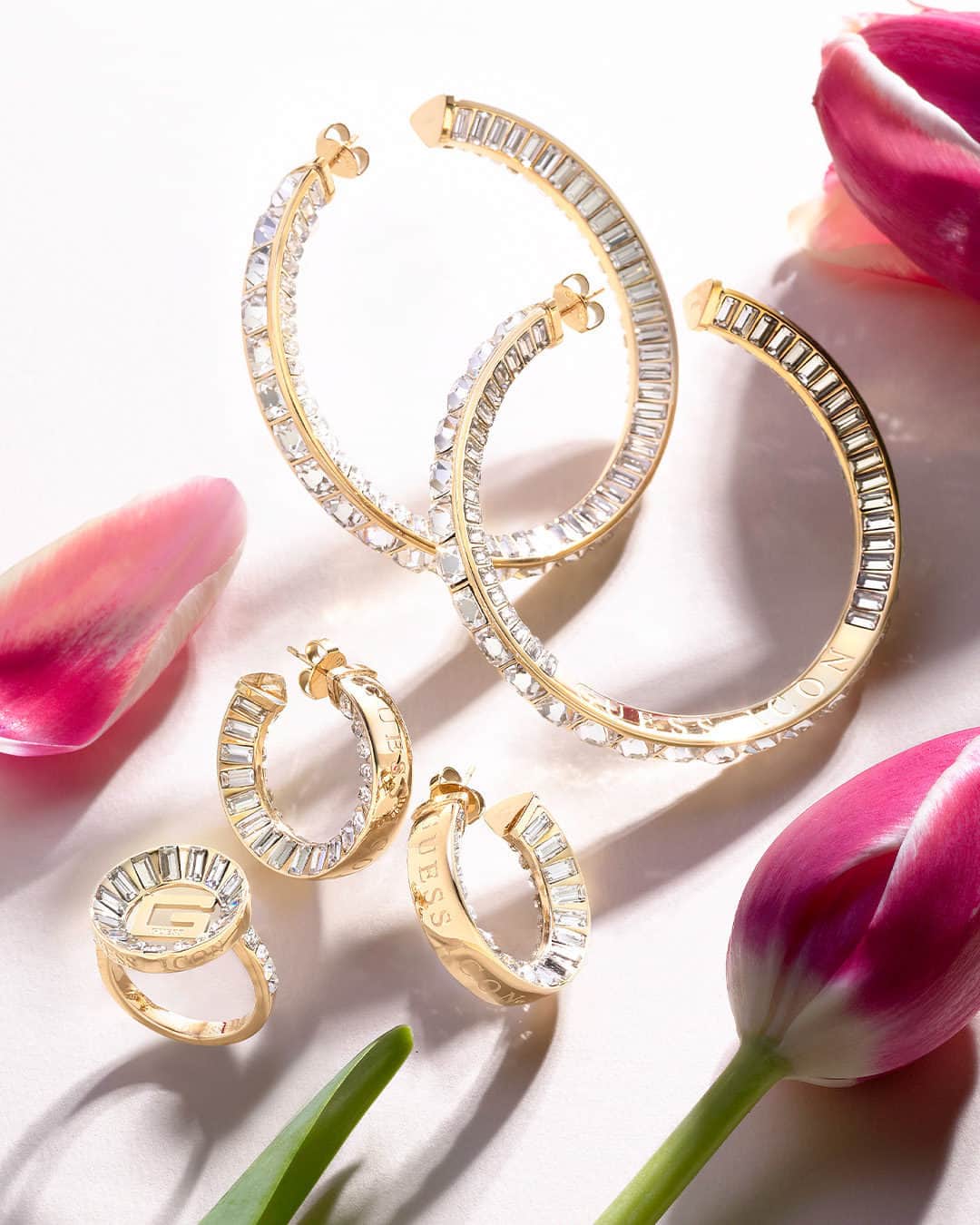 ゲスのインスタグラム：「Give the gift of eye-catching jewellery, fragrance, or eyewear this Mother's Day 💐 #GUESSJewellery #GUESSFragrance #GUESSEyewear」