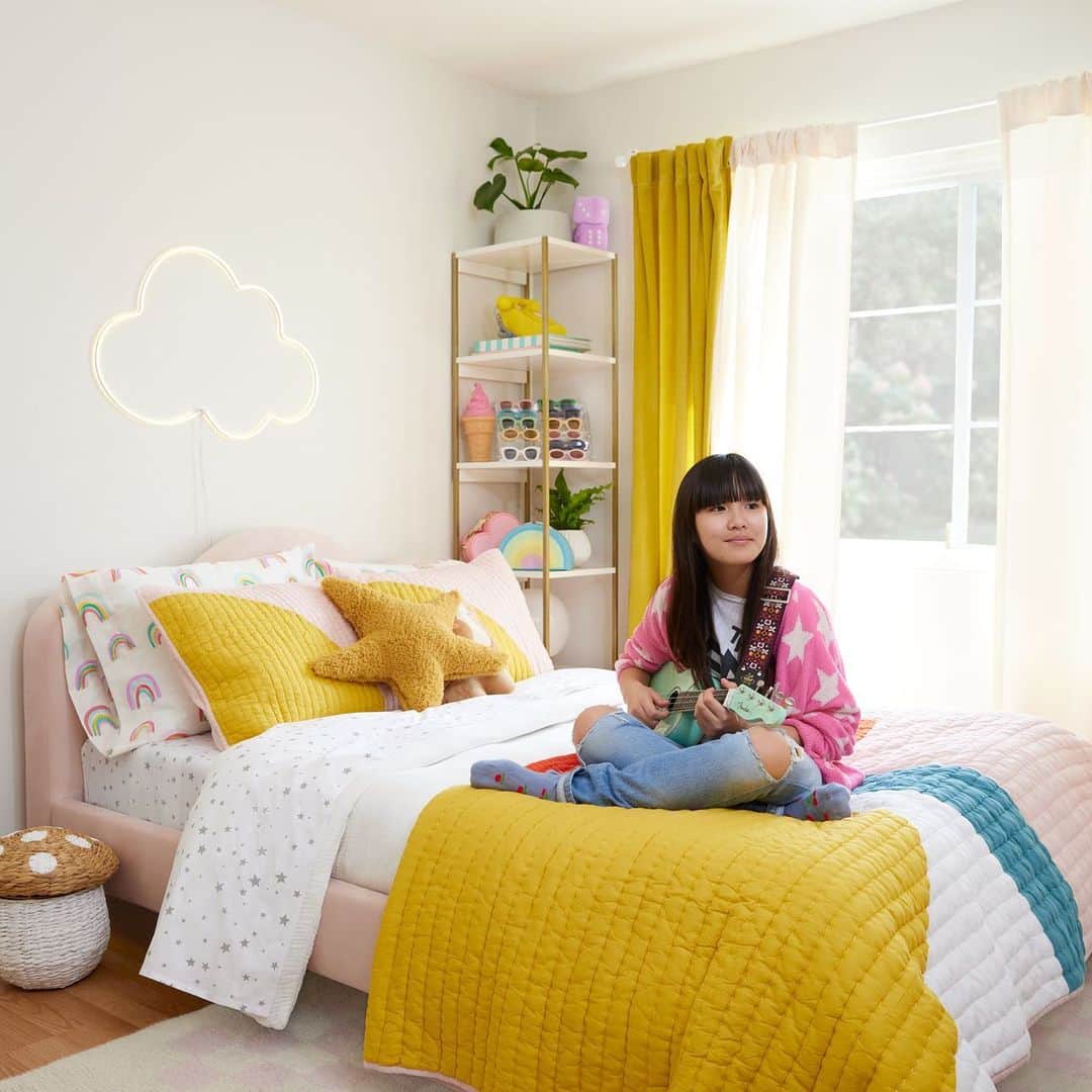 Zooey Miyoshiのインスタグラム：「To celebrate her 11th birthday, Zooey Miyoshi of @zooeyinthecity redid her room so it reflects the kid she is now... and can flex for the teen she'll become! Head to the link in our bio to see more of the home she shares with her mom and dad, little sister Amelie and grandparents. #WestElmKids」