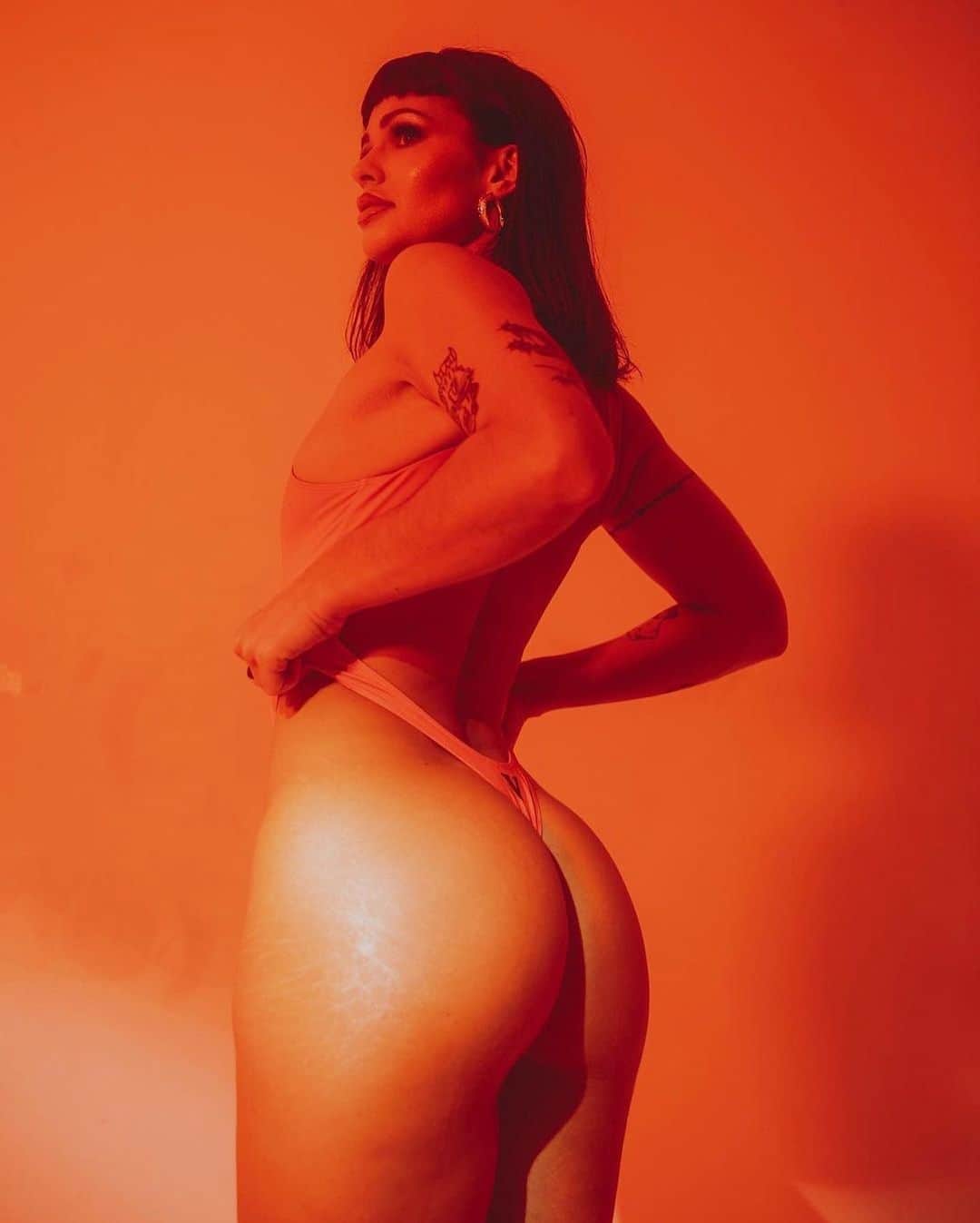 プレイボーイさんのインスタグラム写真 - (プレイボーイInstagram)「The Orange Crush 🍊 “To me, being sexy means authenticity and confidence – owning and honoring all parts of yourself.” – @lexiiflexii. See more intimate photos from Alexa on @PlayboyCenterfold. Photographed by @36neex」5月7日 1時10分 - playboy
