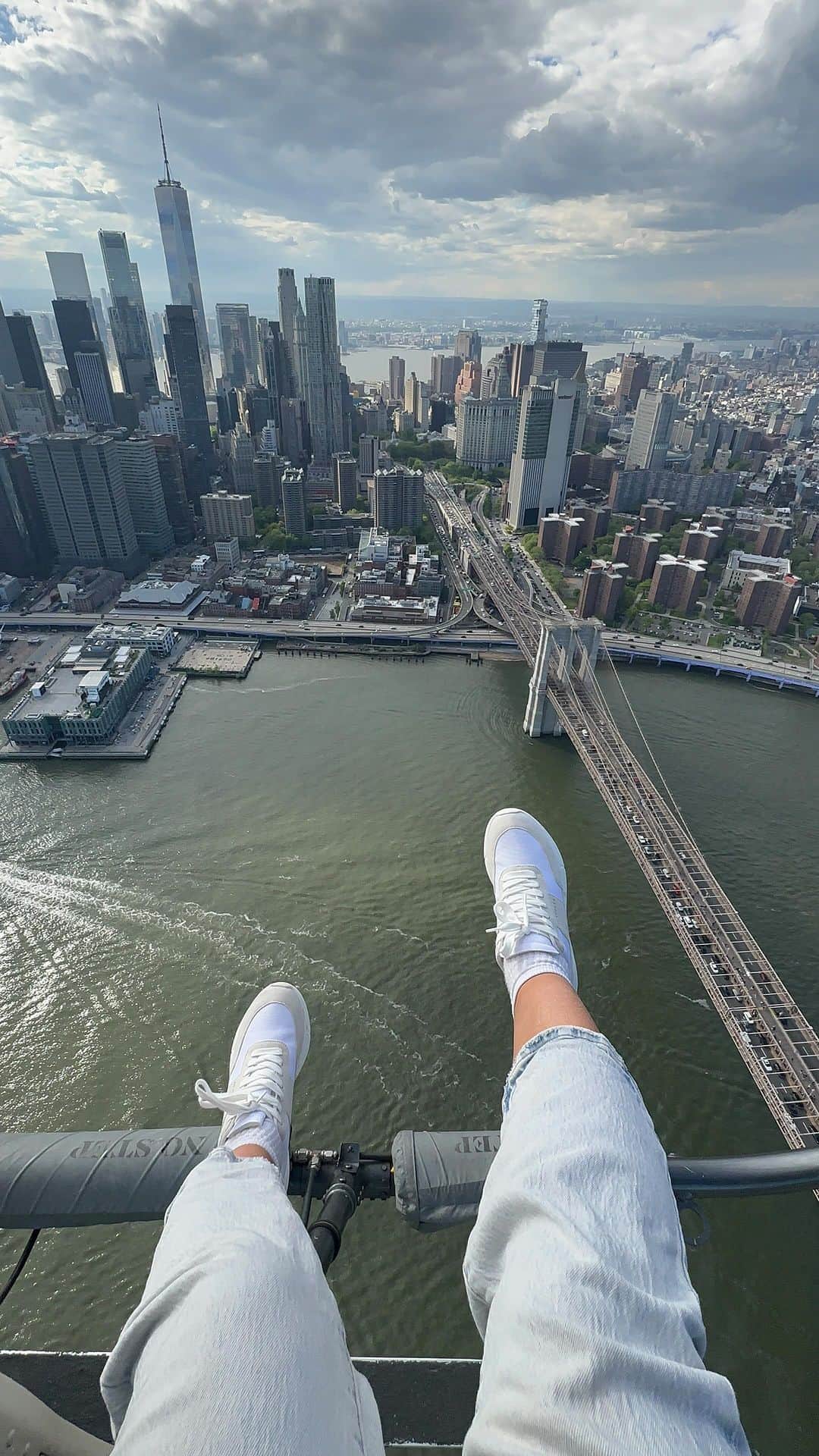 nyonairのインスタグラム：「🚁✨   #reels #reelsinstagram #nyc #newyorkcity」