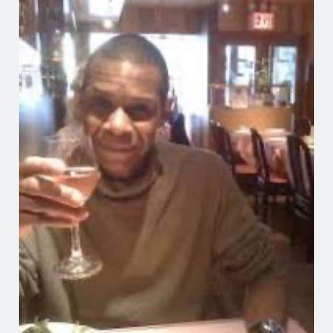 アレック・ボールドウィンのインスタグラム：「An odd memory passed through me today. I remember, quite fondly, taking spin classes at the Equinox on Upper Broadway with this true gentleman, Chris Griffin. I was told a few years ago that he passed away. With a body like bamboo, Griffin’s class was nearly monastic. Low wattage house music. Griffin giving only terse commands: “Up…Back…Attack…Rest” No chit chat. No undulating on the bike like a stripper pole. He was the most no nonsense coach I ever had. You rode WITH Chris. He pulled you into his rhythm. When it was over, you wanted to do it again. I miss you Chris.」