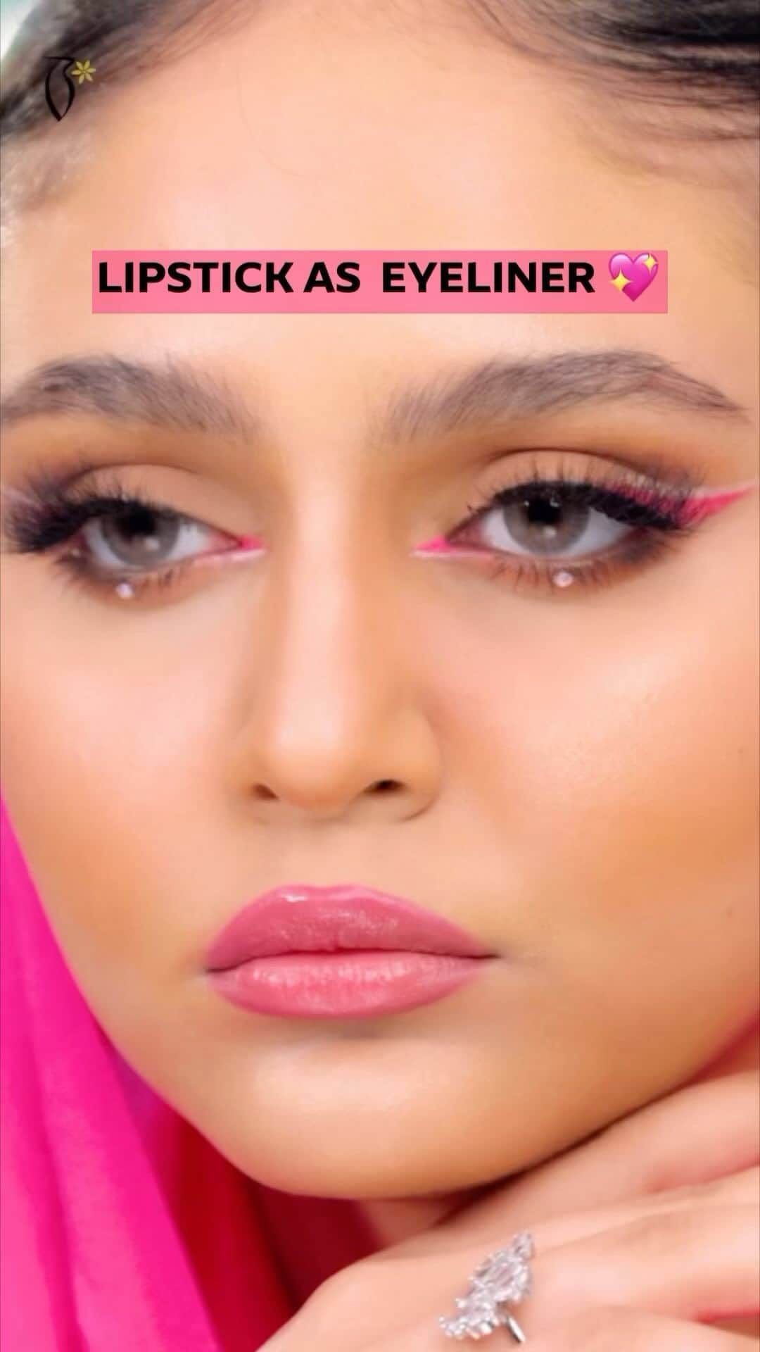 Makegirlzのインスタグラム：「أستخدموا أحمر الشفاه السائل لرسم الآيلاينر 😍  Lipstick as eyeliner hack 😍  Talented @ayat_style1 ❤️  ‎#بوتيكات #Boutiqaat #الكويت #السعودية #الامارات #عمان #البحرين #قطر #العراق#hack #makeuphack #makeup #contour #blusher  ‎‏#makeupforever #maccosmetics  #mac #benefit  #benefitcosmetics」