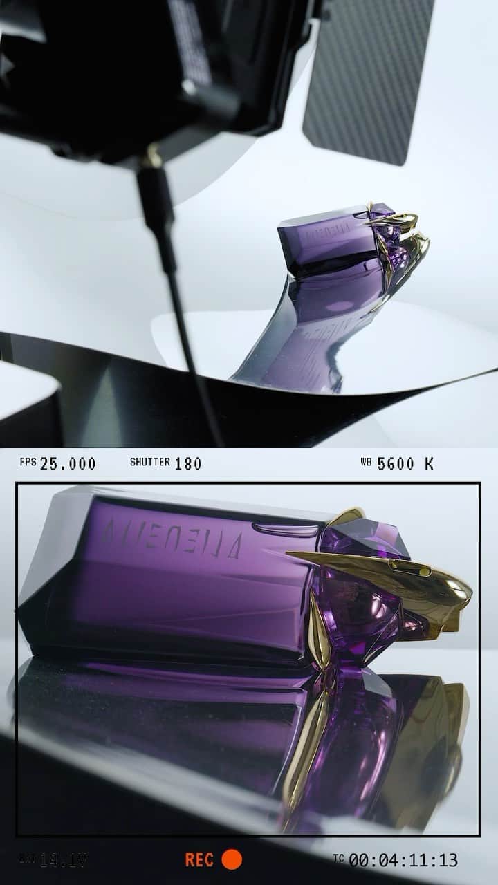 ミュグレーのインスタグラム：「See and resee the extraordinary through Alien.  #mugler  #mugleralien  #fragrance」