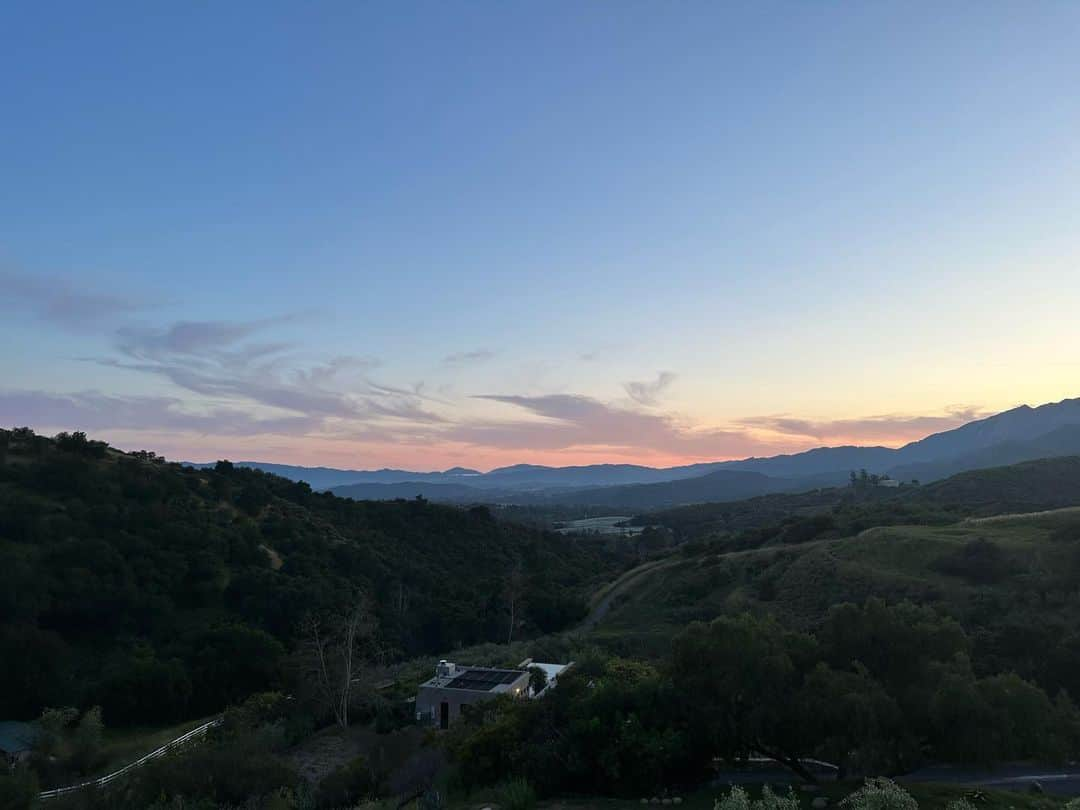 アビゲイル・スペンサーさんのインスタグラム写真 - (アビゲイル・スペンサーInstagram)「Good morning 🍊. #Ojaibes #happyplace #ojai」5月7日 2時09分 - abigailspencer