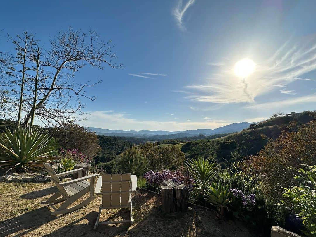 アビゲイル・スペンサーのインスタグラム：「Good morning 🍊. #Ojaibes #happyplace #ojai」