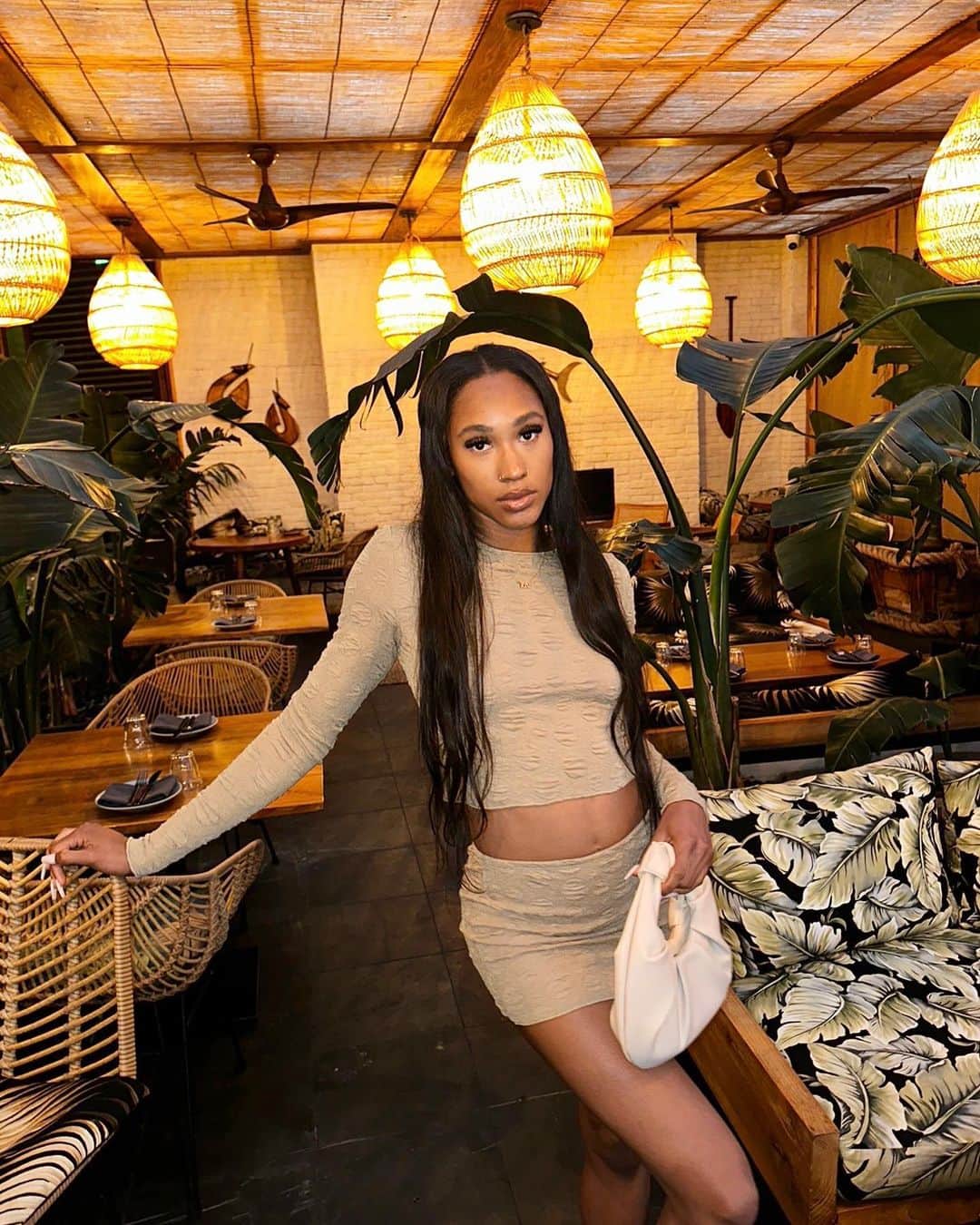 Leya BUCHANANのインスタグラム：「I’m exclusive, no basics allowed✨」