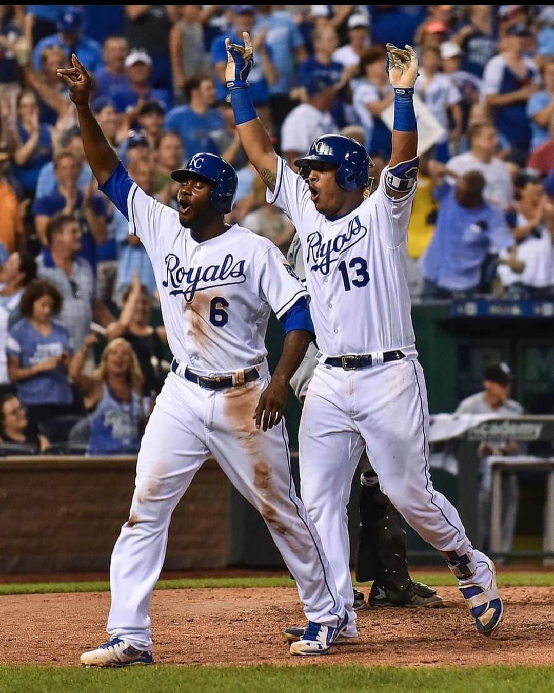 サルバドール・ペレスのインスタグラム：「He’s back 🔥🔥🔥 #lolocain hermanito #royalsforever」