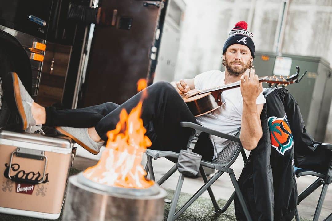 チェイス・ライスのインスタグラム：「I get to basically go camping every weekend, sickest job in the world. Summer tour right around the corner 🤘🏼」