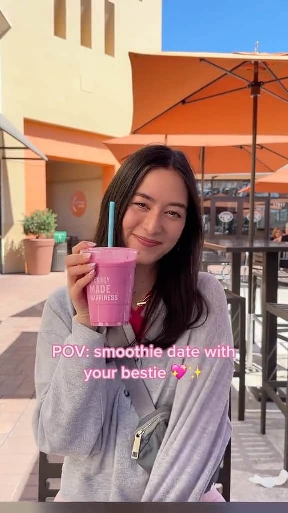 Too Facedのインスタグラム：「Have you tried our #nekterxtoofaced Smoothie yet!? 🥰🥤💖 Go try it with your bestie this weekend and be sure to tag us! 🫶✨ @nekterjuicebar #toofaced #tfcrueltyfree」
