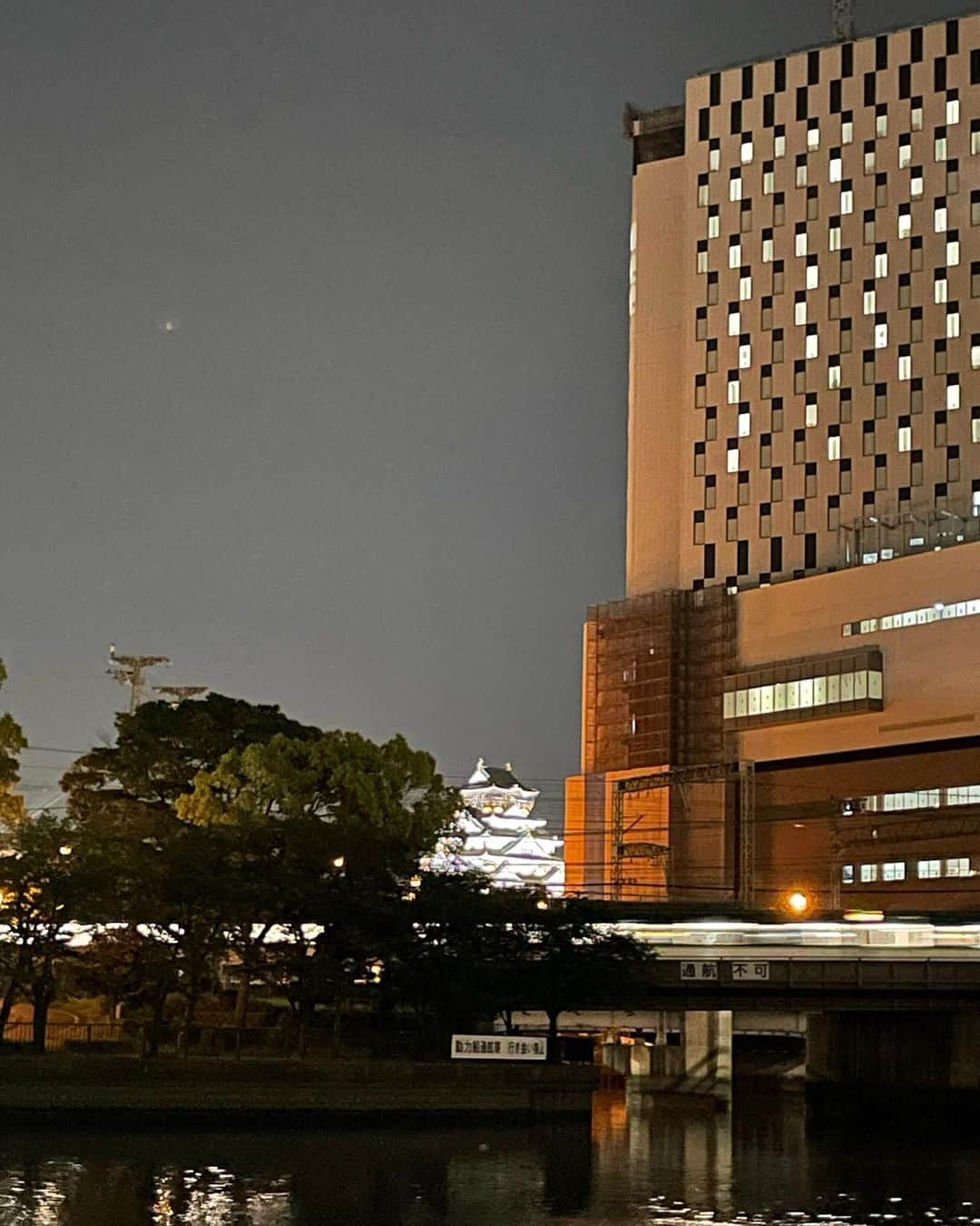 由井香織さんのインスタグラム写真 - (由井香織Instagram)「船で大阪観光へ… 夕日🌇から夜景🌃へ変わりゆく景色は感慨深いものがあり