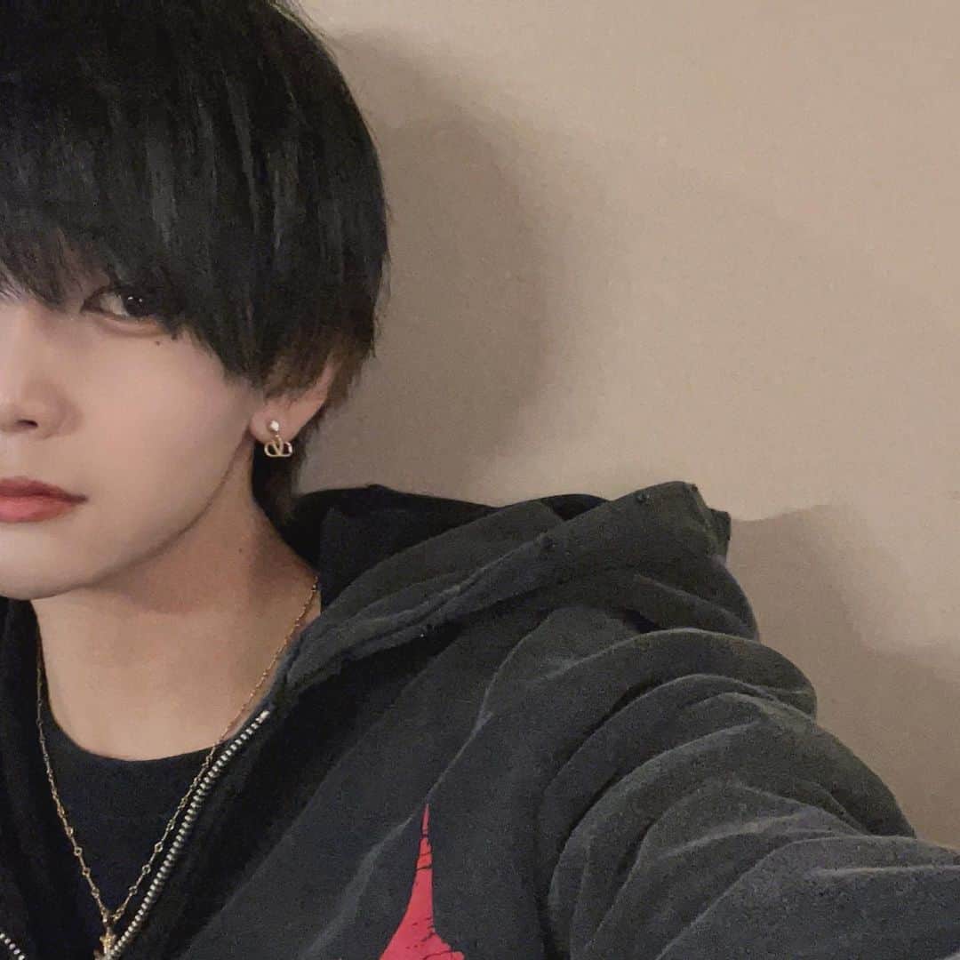 のインスタグラム：「虚偽」