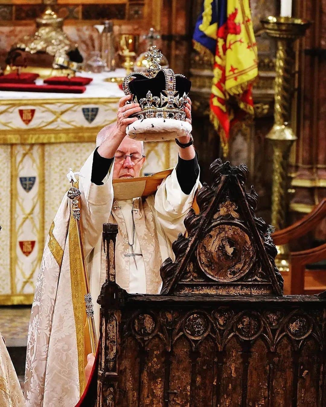 フィリップトレーシーさんのインスタグラム写真 - (フィリップトレーシーInstagram)「To fit Their Majesties The King and Queen for their Coronation at Westminster Abbey was the greatest honour of my career」5月7日 4時01分 - philiptreacy