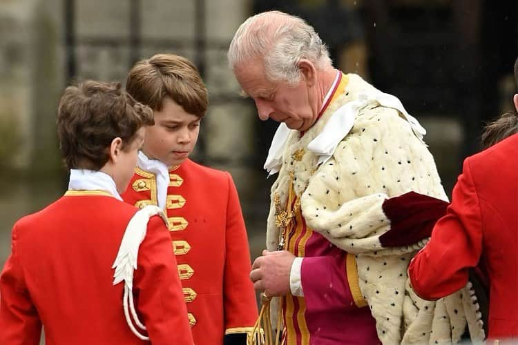 ブルックリン・ベッカムのインスタグラム：「A historic day celebrating the coronation service of King Charles III and Queen Camilla, sending my best wishes xx」