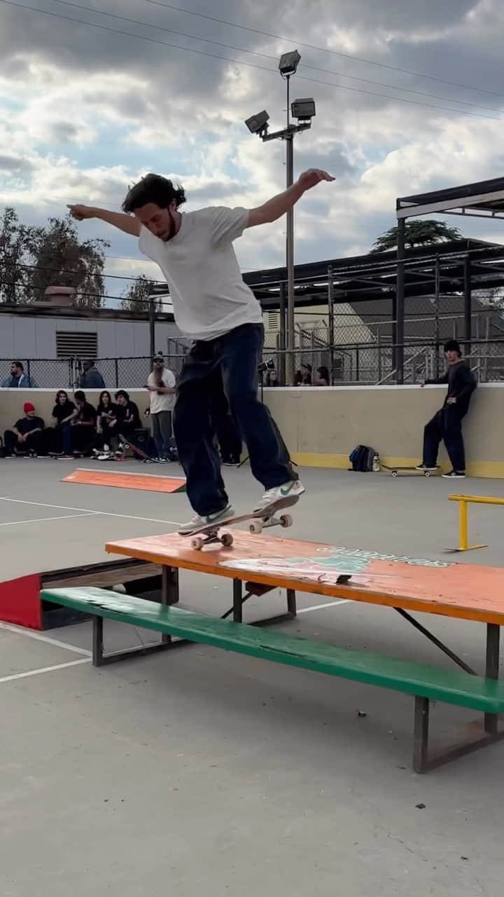 Nike Skateboardingのインスタグラム：「@pawnshopskateco x @jarritos x @nikesb  Flatbar Friday in Covina, CA yesterday with the Pawn crew and friends.  @josephcampos__ @bumpysmessage @carlosribeiro91 @rileypavey   📹 @t_huff」