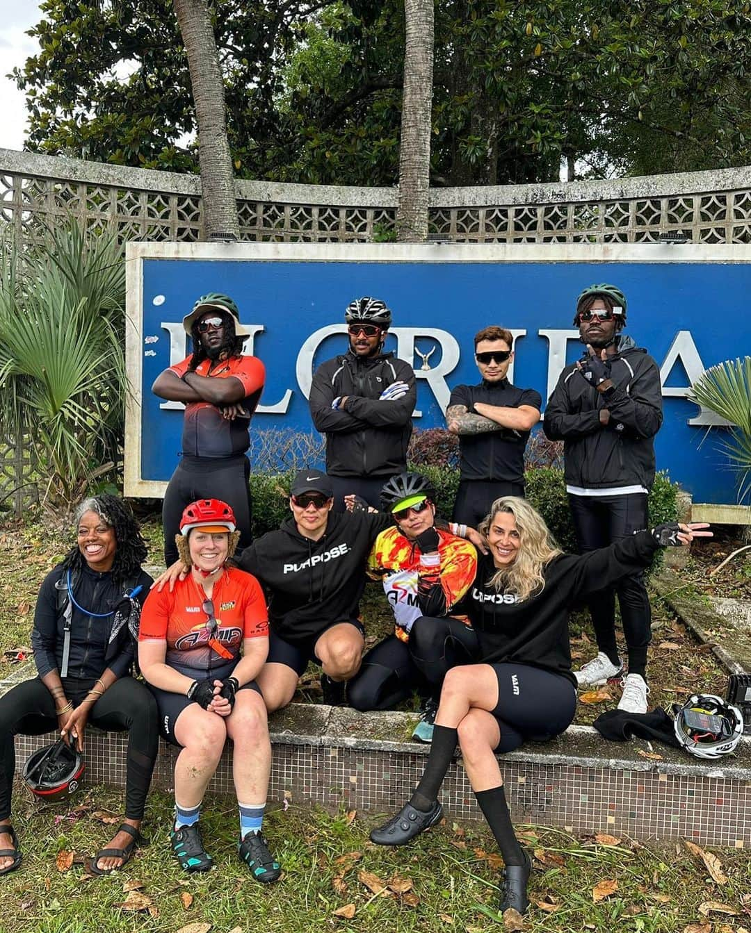 ベロニカ・ベガのインスタグラム：「9 brave beings took a chance on themselves. They got on a bike and did the work most deem impossible. After 342 miles of hitting the pavement, through all kinds of emotions and obstacles, the “Purpose Rangers” arrived at the Florida/Georgia line. What a beautiful moment to prove the power of the mind. I couldn’t be more proud of the entire team. Tears upon tears. MIAMI, here we come!!!! @officiala2mia All in the name of mental health.」