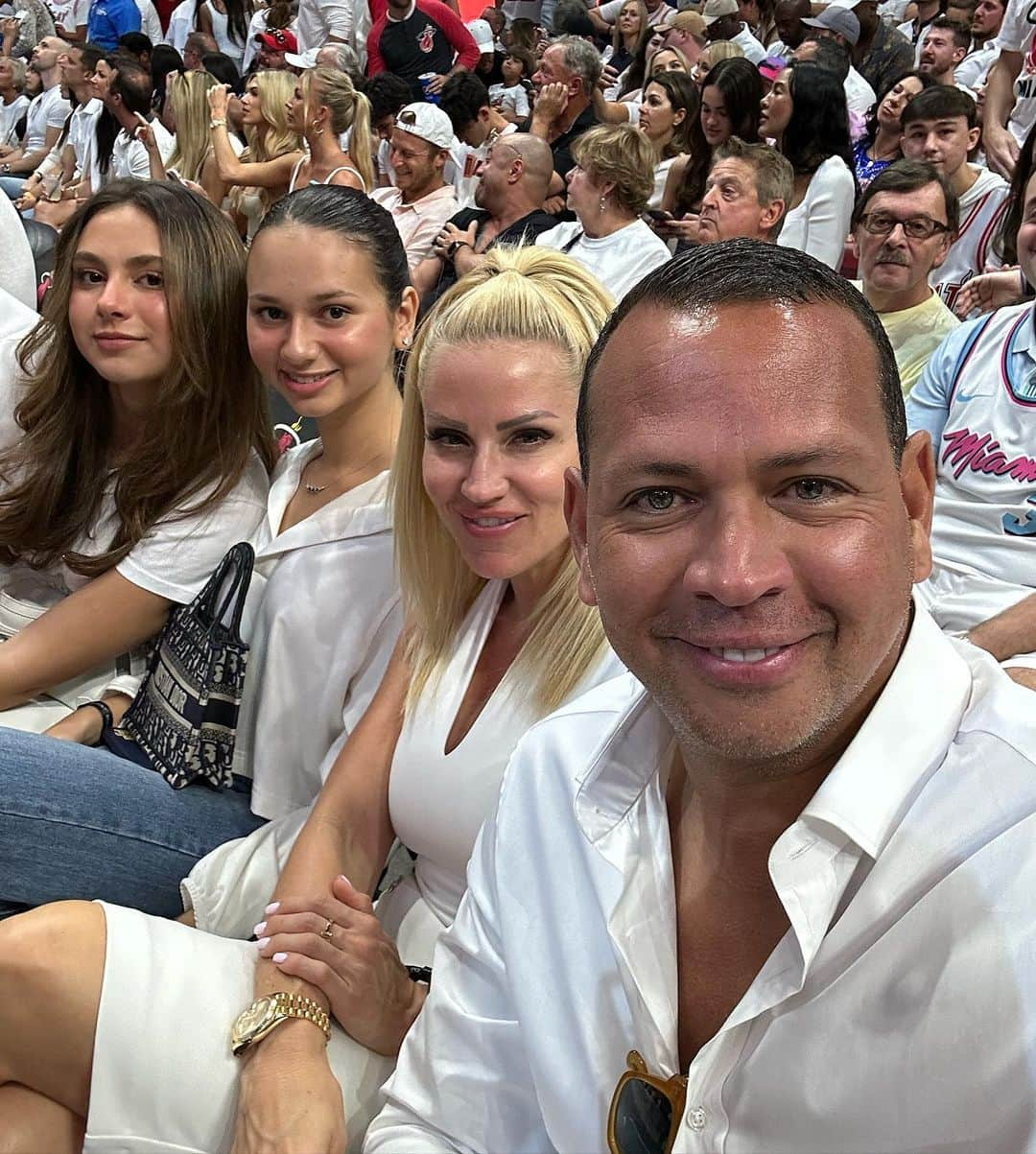 アレックス・ロドリゲスさんのインスタグラム写真 - (アレックス・ロドリゲスInstagram)「White Out #miamiheat  #nba  #playoffs」5月7日 5時11分 - arod