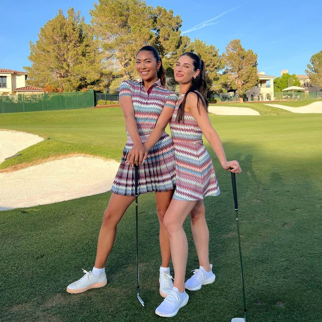 アリソン・リーのインスタグラム：「Grab a girlfriend and play some golf this weekend!」