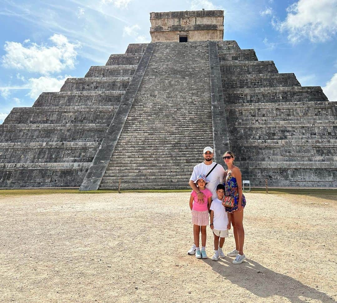 ジェイソン・デイビッドソンのインスタグラム：「One of the New 7 Wonders of the World - Chichen Itzá 🇲🇽」