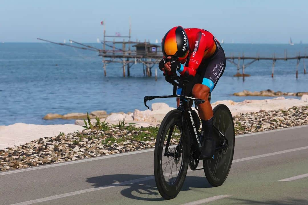 新城幸也さんのインスタグラム写真 - (新城幸也Instagram)「Stage1 @giroditalia  @teambahrainvictorious @cn_bahrainvictorious   📸 Photo : @sprintcycling  #giro #イタリア #italy」5月7日 5時27分 - yukiyaarashiro