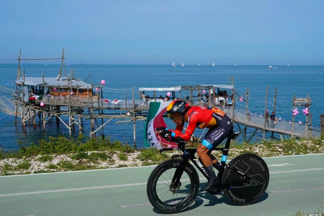 新城幸也さんのインスタグラム写真 - (新城幸也Instagram)「Stage1 @giroditalia  @teambahrainvictorious @cn_bahrainvictorious   📸 Photo : @sprintcycling  #giro #イタリア #italy」5月7日 5時27分 - yukiyaarashiro