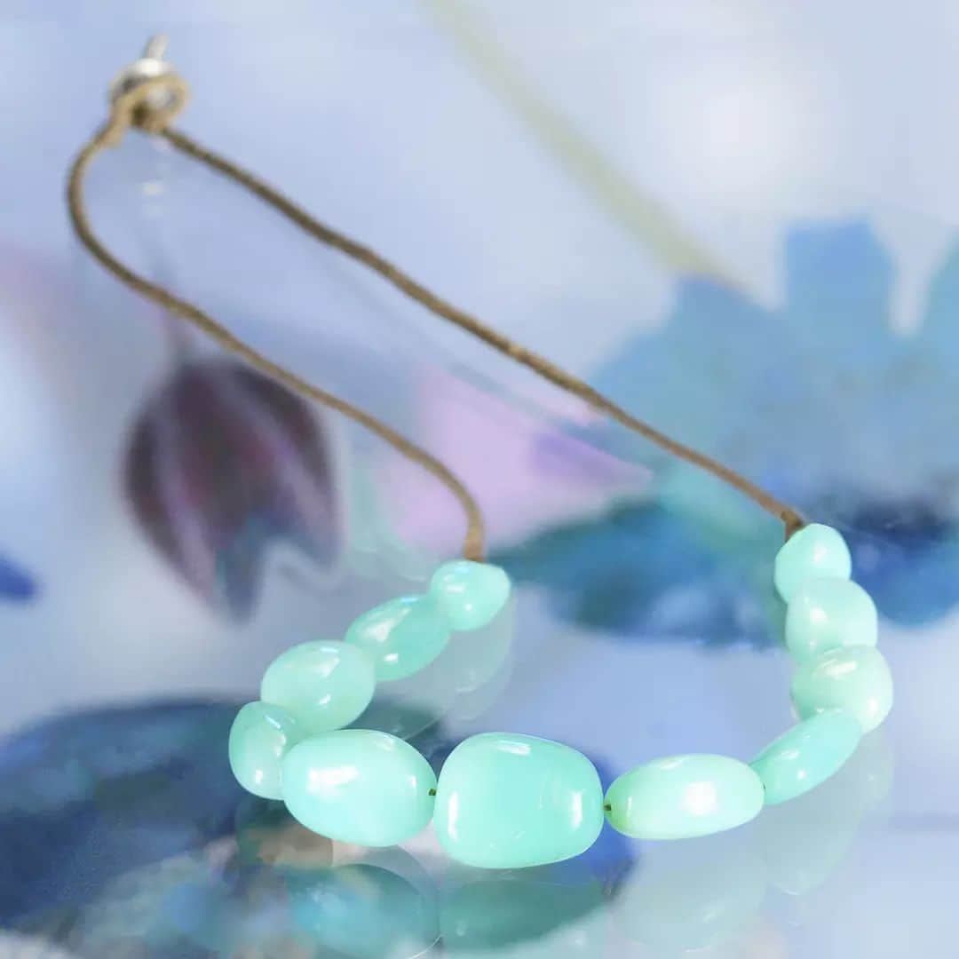 のインスタグラム：「Simple and classic, these pale green opal necklace showcase the natural beauty of the stones. Connected to the Heart Chakra, green opal produces a gentle and loving energy, focusing on the heart and mind.」