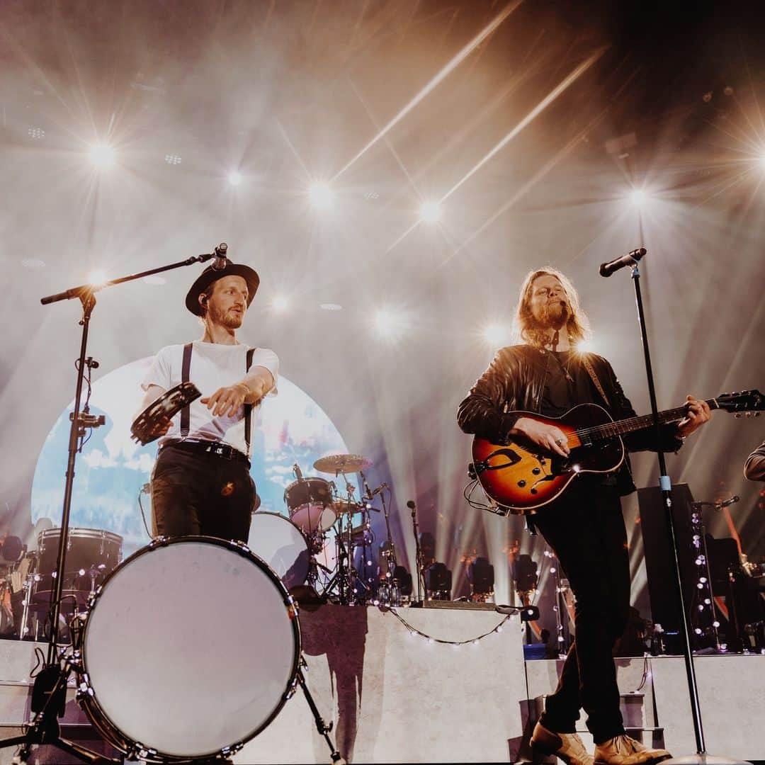 The Lumineersさんのインスタグラム写真 - (The LumineersInstagram)「Had a great time at @bealestreetmusicfestival thanks for coming out 🤘🎶  📸: @maggielndnphoto」5月7日 5時41分 - thelumineers