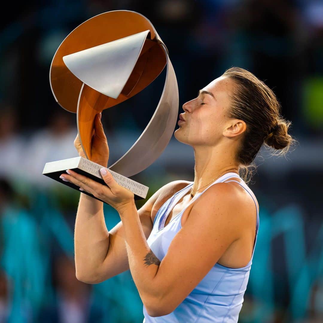 WTA（女子テニス協会）のインスタグラム：「😘🏆  Time to celebrate 🎊  @sabalenka_aryna | #MMOPEN」