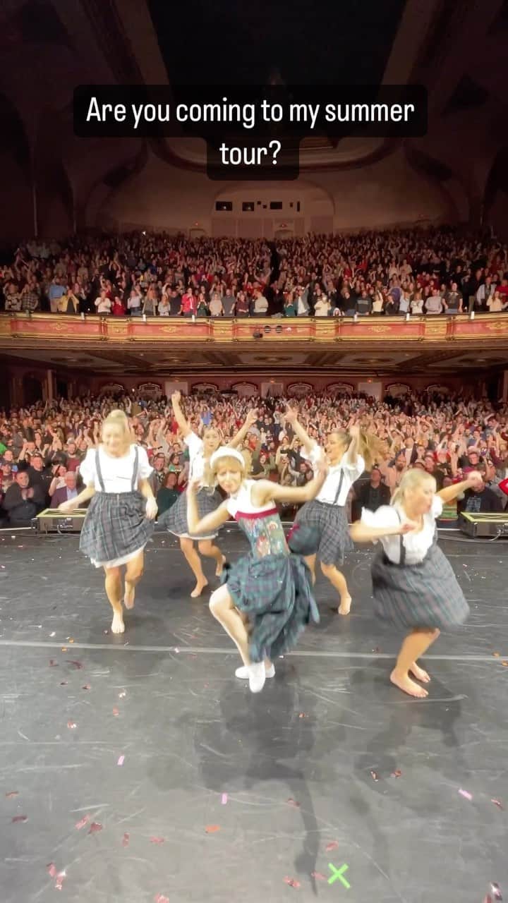リンジー・スターリングのインスタグラム：「#summertour #europe #us」