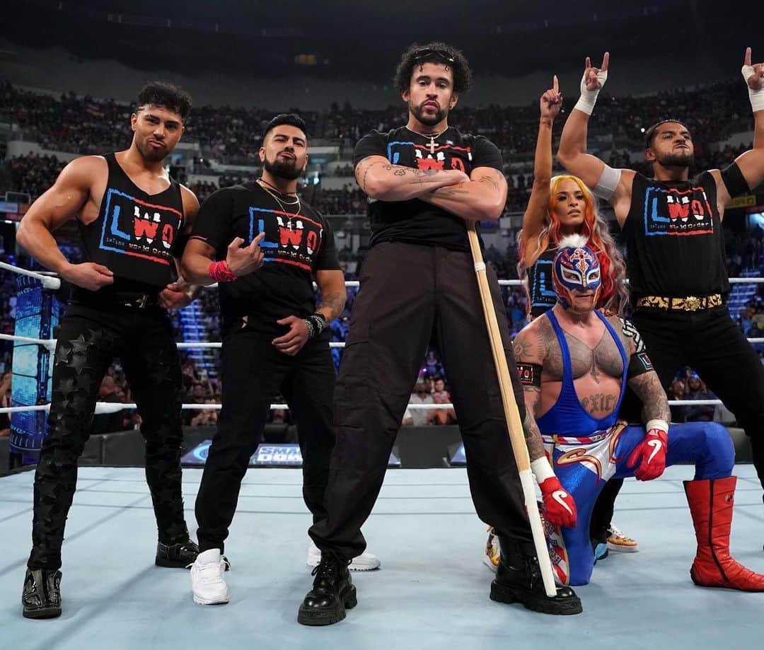 のインスタグラム：「LWO! Booyaka! @badbunnypr  #wwebacklash」