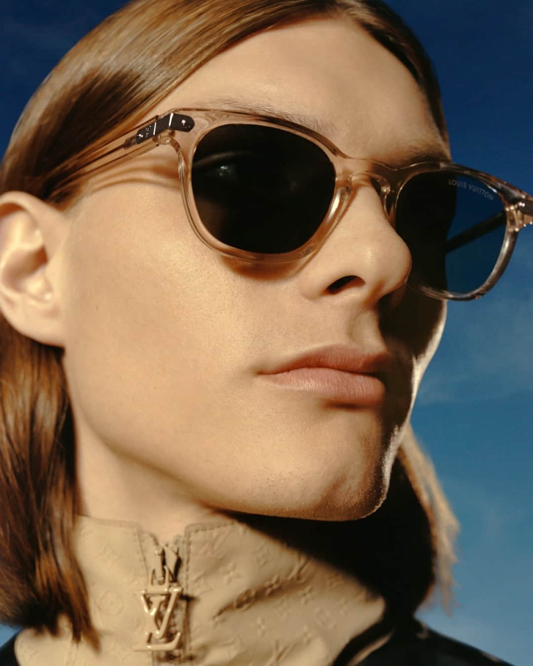 ルイ・ヴィトンさんのインスタグラム写真 - (ルイ・ヴィトンInstagram)「LV Signature Sunglasses. #LouisVuitton presents the new Men's sunglasses collection featuring sleek lines and bold silhouettes adorned with emblematic details. Discover the latest eyewear via link in bio.  #LVSunglasses #LVMen」5月7日 22時00分 - louisvuitton