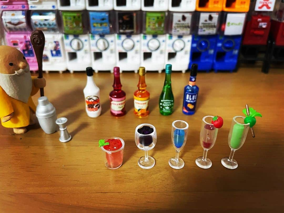 柴田薫さんのインスタグラム写真 - (柴田薫Instagram)「リーメント 【Bar Tiny】 ③リキュールの映えるオリジナルカクテル  前回　期待以上の可愛さだったので 今回もGETしてきました。 Bar Tinyシリーズ♡  そしてまたまた安定の可愛さ。 幸せすぎる(≧∀≦)  これめちゃくちゃ好きだ♡ あぁ。既に次も狙いたくて ドキドキしてる😂  #ガチャガチャ #ガシャポン #ガチャポン #ミニチュア #カプセルトイ #ガチャ沼 #リーメント #BarTiny」5月7日 7時08分 - kaogacha.lv