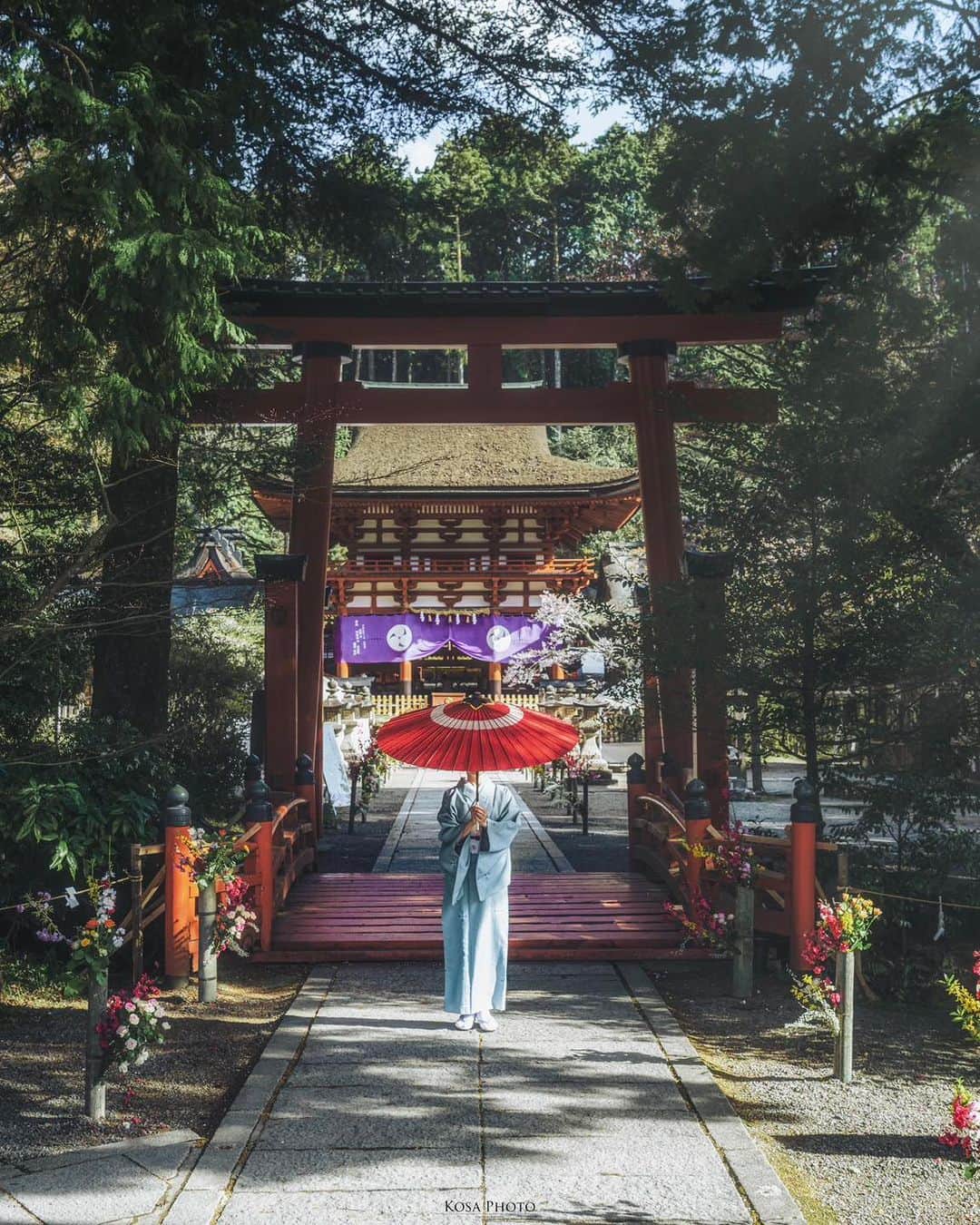 コサさんのインスタグラム写真 - (コサInstagram)「裏と表 . Location:和歌山 Wakayama / Japan🇯🇵 Date:2023年4月 Camera:Z9 / 24-70mm f2.8 in frame:@chami_2nd . #丹生都比売神社 #nikoncreators #nikoncreators_2023landscape #japangem #explorejpn #japanlives #photo_travelers #photo_shorttrip #rakutentravel #photo_travelers #Japan_Daytime_View #japancityblues #ポトレファン倶楽部 #ポトレ撮影隊 #jp_portrait部 #何気ない瞬間を残したい #colors_portrait_gallery #clv_galerie #deaf_b_j_ #japan_best_pic #tokyocameraclub #rakutentravel #jgrv_member #team_jp_ #photo_jpn #sorakataphoto #LBJ_KING #lovers_amazing_group #photo_shorttrip #japan_waphoto」5月7日 7時30分 - kosa_photo