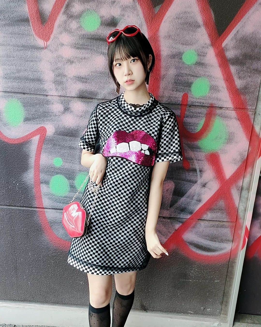 香月結衣さんのインスタグラム写真 - (香月結衣Instagram)「✧︎(🕶)🖤  SHEINで組んだリップコーデ💄❤️⁡ ⁡イヤリングはカセットテープ🦫 ⁡」5月7日 7時43分 - tukitukl_ci