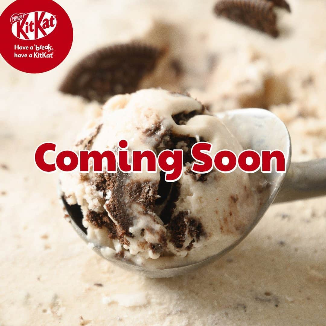 KITKAT Chocolatoryのインスタグラム：「【コメントお待ちしてます〜🍨🖤🤍】  ＼ 朗報 📣!! ／ ゴ、ゴールデンウィークが終わってしまう...😭 連休明けからも元気に過ごしたいみなさんに朗報です！  明日が発売日です✨ クッキー＆クリーム味ですよ〜🍨  ...ちょっと楽しみになってきました？🖤🤍  「楽しみ！」「食べたい！」という方、コメント欄から【🍪】でお声聞かせて〜！😉  ┈┈┈┈┈┈┈┈┈┈┈┈ #kitkat #キットカット #break #ブレイク #チョコレート #ウエハース #サクサク #ザクザク #チョコレート好き #チョコレート好きと繋がりたい #チョコレート好きな人と繋がりたい #チョコレート大好き #おやつじかん #ゴールデンウィーク #GW #ゴールデンウィーク最終日 #GW最終日 #クッキーアンドクリーム #期間限定」