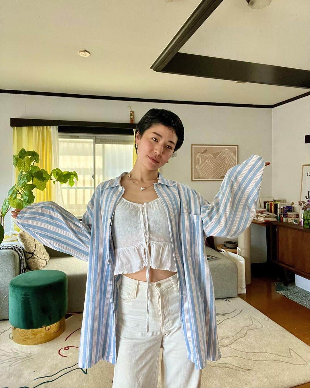福本敦子のインスタグラム：「今週、何を着ていたか？ 👗 What I was wearing in this week? .  春は締め付けないほうが気が発散できていいと知ってから風通しの良さ意識した🌸 #安全太郎スタイルも一応いれてみた 何枚目が好きですか？もちろん9枚目だよね😂」