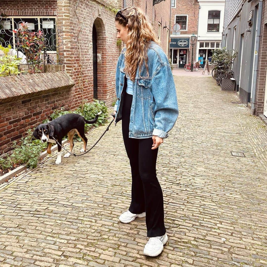のインスタグラム：「Dog mom for the weekend 🐶💙」