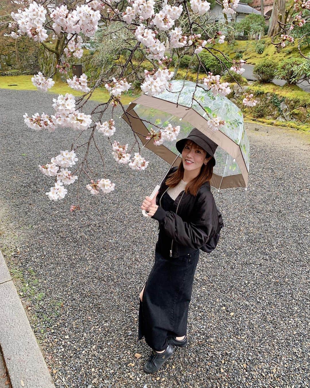 MariIryuのインスタグラム：「いつかの岡崎エリア散策🐇🌸  #南禅寺 #岡崎神社 #岡崎神社🐰 #岡崎 #子授け #子授け祈願 #子授け神社 #卯年 #縁結び神社 #妊活 #妊活ダイエット #プレコンセプションケア #京都観光 #京都 #神社巡り #japan #kyoto #kyotoshrine #okazakishrine #安産祈願 #雨の日デート#桜 #桜ソーダ #傘」