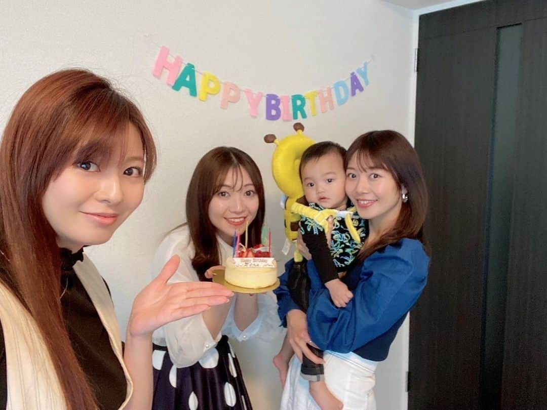 成田梨紗さんのインスタグラム写真 - (成田梨紗Instagram)「これまた嬉しいサプライズ🥺 あゆ姉とゆうちゃんがお祝いしてくれました！ びっくり嬉しい！ありがとう🥺💕 ⁡ 美容についても人生についても とーっても頼りになるおふたり👭 つい、質問ばかりしてしまう、、、😂😂 ⁡ 大人になってから集まれる仲間ってとても貴重💭 ご縁に感謝！！ ⁡ ⁡ あゆ姉の手料理今回も美味しかったなあ🤤🍽 ⁡ #誕生日ってやっぱり嬉しい  #👶🏻 #🐇 #癒されました」5月7日 17時34分 - narita_risa