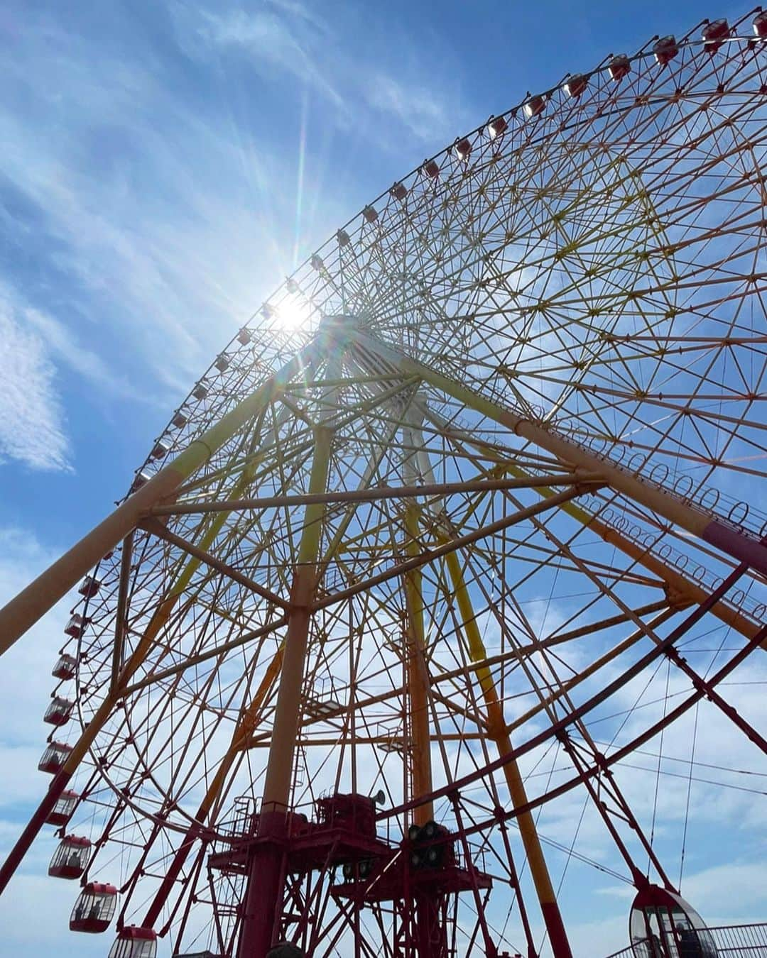 木村愛里さんのインスタグラム写真 - (木村愛里Instagram)「⋆ GW遊びつくしました🥹 わたしは体力の限界🥹笑  皆さんはどんなGWでしたか？🤭  お仕事だった皆さんは ありがとうございます！ お疲れ様でした👏  明日からの日常 がんばろーう❤️🥹🫶  #GW #ゴールデンウィーク #北海道グリーンランド #こどもの日 #兜 #登別マリンパークニクス #とうきびワゴン #最後の写真はSNOWで盛れました🤞w #２歳児って本当に魔物すぎて #今年34しゃいのおばしゃんには色々キツい😂 #明日からも頑張ろう。笑 #とりあえず息子は可愛いー👏と声援をおくると可愛いのポーズばかりしてくれる #🎡 #🎏 #🐟 #♨️ #🌽」5月7日 17時34分 - airi_official