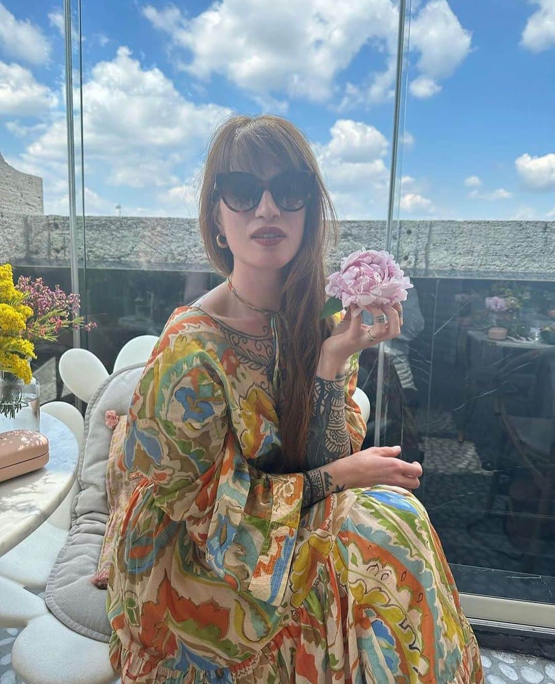 ツインセットさんのインスタグラム写真 - (ツインセットInstagram)「Evergreen charm with our cat-eye sunglasses 😍 As seen on #twinsetlover @valentinaleporati 🌸🌺  Versatile and always on trend✔️ #twinseteyewear #derigoxtwinset  #repost」5月7日 17時56分 - twinsetofficial