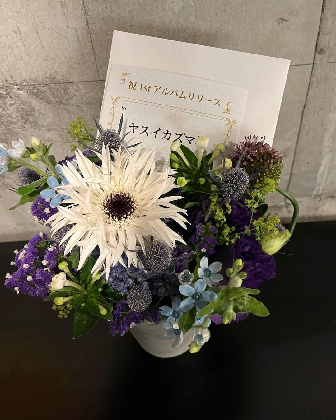 安井一真さんのインスタグラム写真 - (安井一真Instagram)「お花たくさん💐 本当にありがとう…！ 会場入りしたときにモチベーションがぐっと上がったよー」5月7日 18時02分 - natsunoyasui