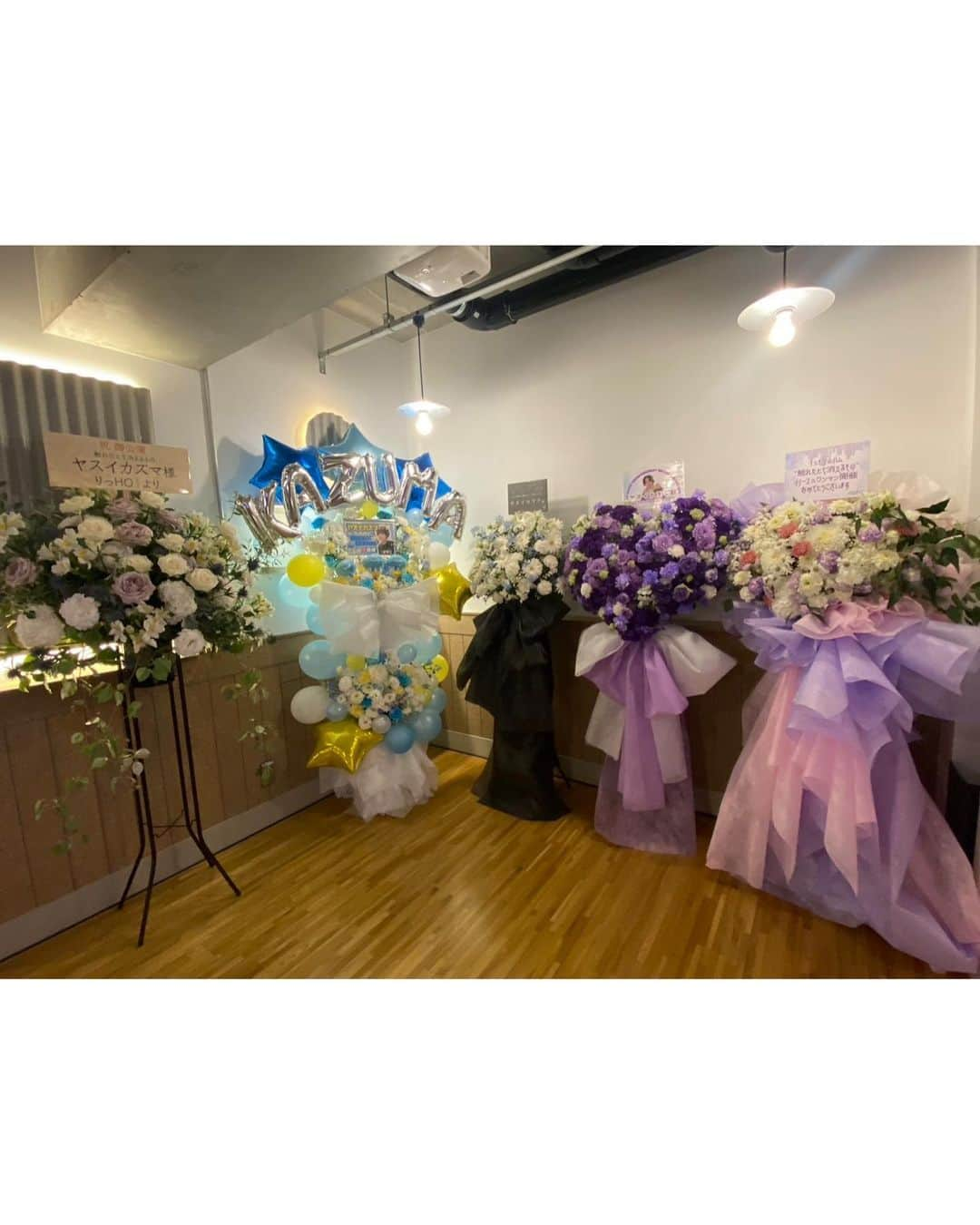 安井一真のインスタグラム：「お花たくさん💐 本当にありがとう…！ 会場入りしたときにモチベーションがぐっと上がったよー」