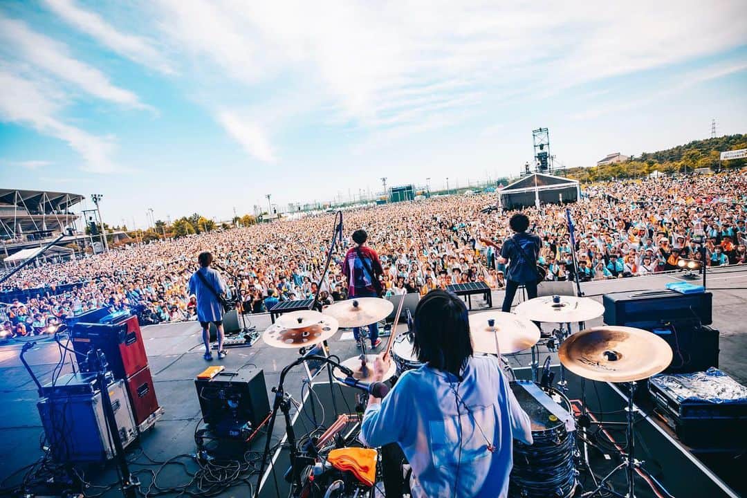のインスタグラム：「2023.05.03 JAPAN JAM 2023  #セトリ 1. ギター 2. ワールドイズマイン 3. ヤバすぎるスピード 4. BGMになるなよ 5. 常識の範疇 6. またね 7. DAY DREAM BEAT 8. フェイバリットソング 9. THE SONG  photo @tamaishingo22   #ハンブレッダーズ #JJ2023」