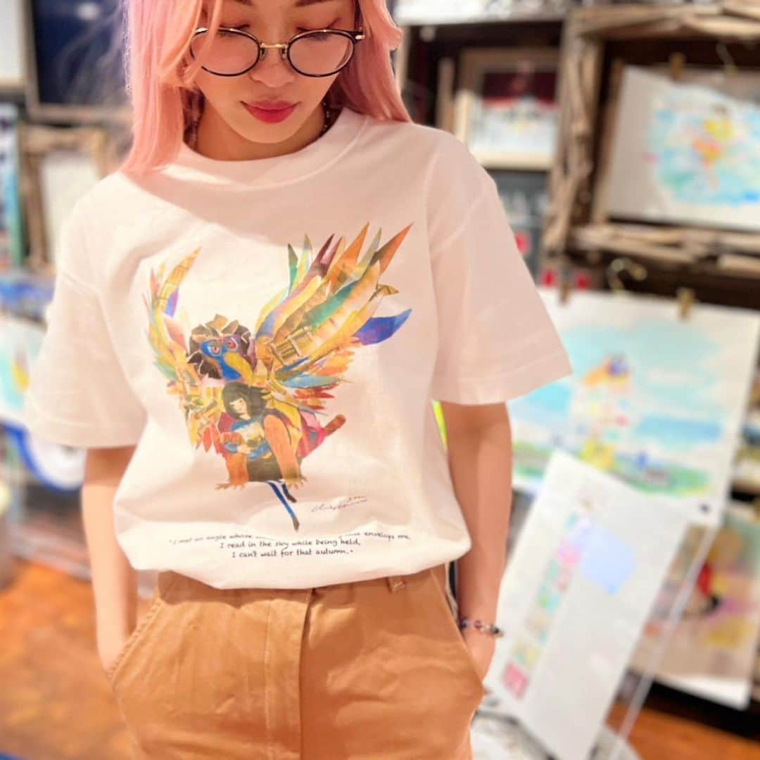 森本千絵さんのインスタグラム写真 - (森本千絵Instagram)「#NEWWORLD  No.2 #eagle  M-size  🦅  goen°16th Anniversary Exhibition2023 【　NEW WORLD 】  Original Artwork T-shirts　 Created by Chie Morimmoto & goen°mate  日頃の感謝の気持ちを込めて これまでのお仕事の原画から50点をTシャツにして大放出中！ 展示もしてます。 #goen #Ateliergoen #newworld #tshirts #goldenweek #summer  #japan #design #art #idea #drawing #music #advertisement #daikanyama #tokyo #special #sale #chiemorimoto」5月7日 18時09分 - chiemorimoto_goen