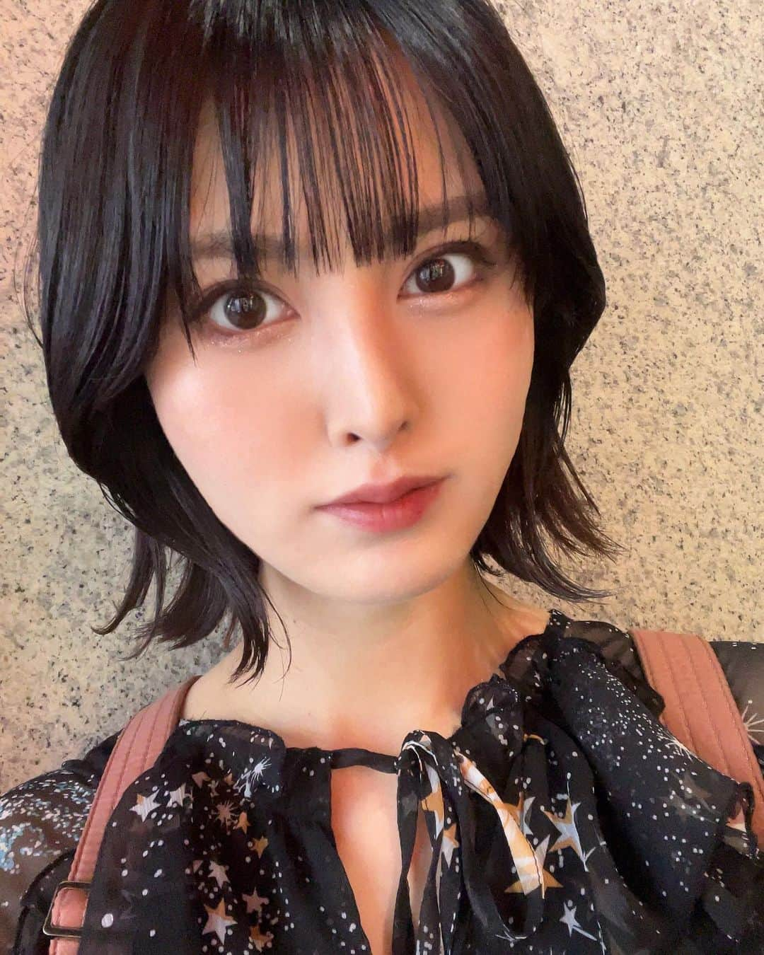 香月わかなさんのインスタグラム写真 - (香月わかなInstagram)「ひさしぶりに髪切りました  3ヶ月ぶり！！！！」5月7日 18時10分 - kazuki_wakana