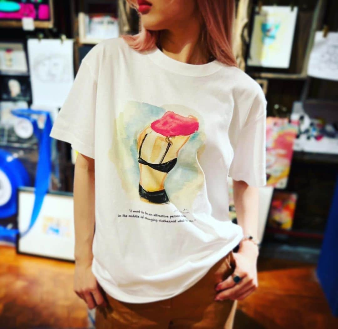 森本千絵さんのインスタグラム写真 - (森本千絵Instagram)「#NEWWORLD  No.39 #takeoff  M-size  👙  goen°16th Anniversary Exhibition2023 【　NEW WORLD 】  Original Artwork T-shirts　 Created by Chie Morimmoto & goen°mate  日頃の感謝の気持ちを込めて これまでのお仕事の原画から50点をTシャツにして大放出中！ 展示もしてます。 #goen #Ateliergoen #newworld #tshirts #goldenweek #summer  #japan #design #art #idea #drawing #music #advertisement #daikanyama #tokyo #special #sale #chiemorimoto」5月7日 18時12分 - chiemorimoto_goen